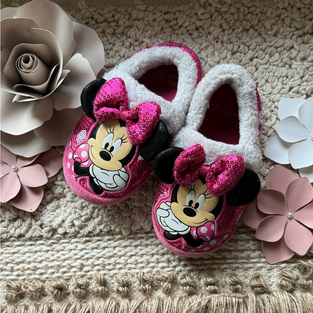 Minnie Mouse Bow Slippers Size 9/10